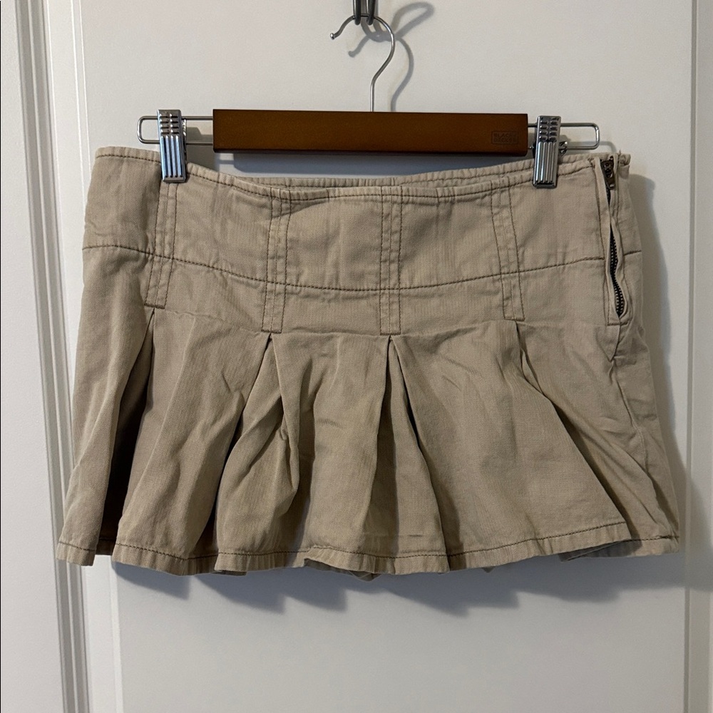 Garage Beige Pleated Mini Skirt